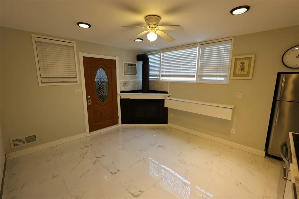 1 bed, 1 bath apartment for rent at 235 Savin Hill Ave Unit FR, Dorchester — photo 4 of 11