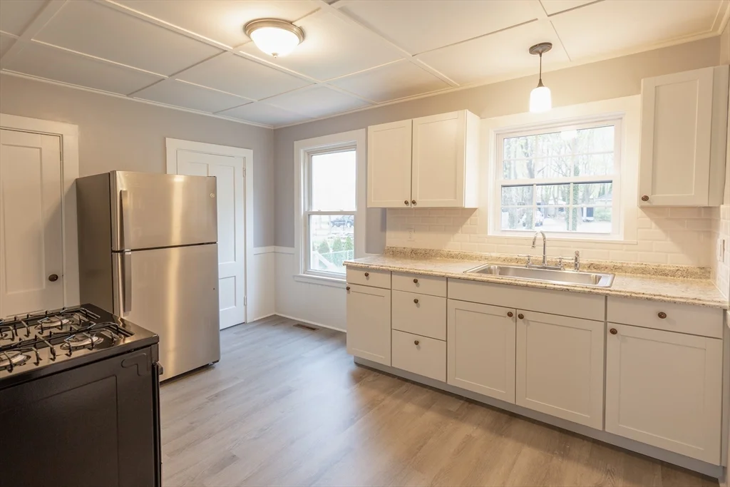 3 bed, 1 bath apartment for rent at 235 Standish Ave, Plymouth — photo 3 of 13