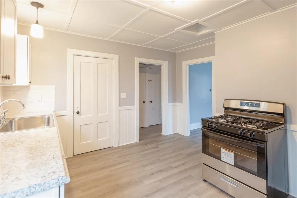 3 bed, 1 bath apartment for rent at 235 Standish Ave, Plymouth — photo 4 of 13