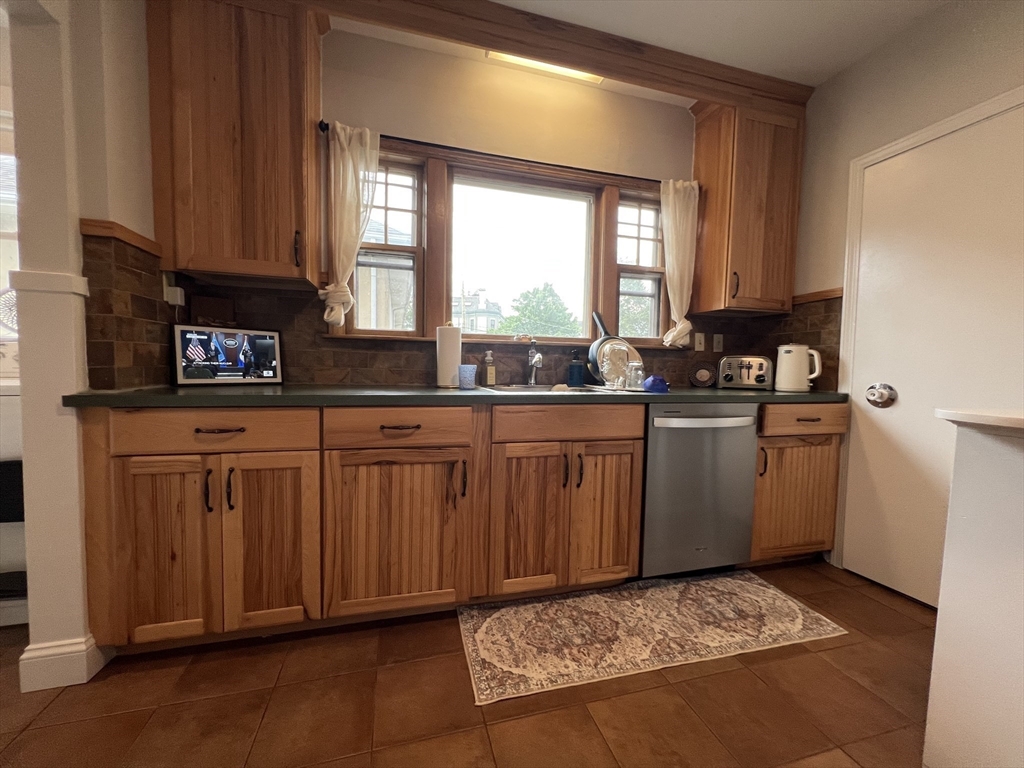 3 bed, 1 bath apartment for rent at 235 White St Unit 2, Belmont — photo 10 of 24