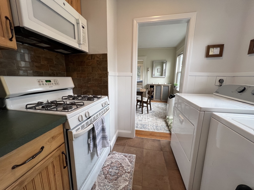 3 bed, 1 bath apartment for rent at 235 White St Unit 2, Belmont — photo 11 of 24