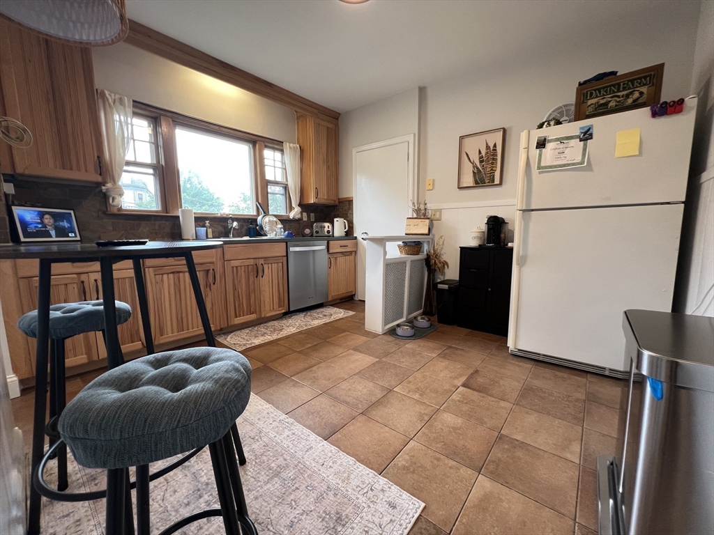 3 bed, 1 bath apartment for rent at 235 White St Unit 2, Belmont — photo 9 of 24