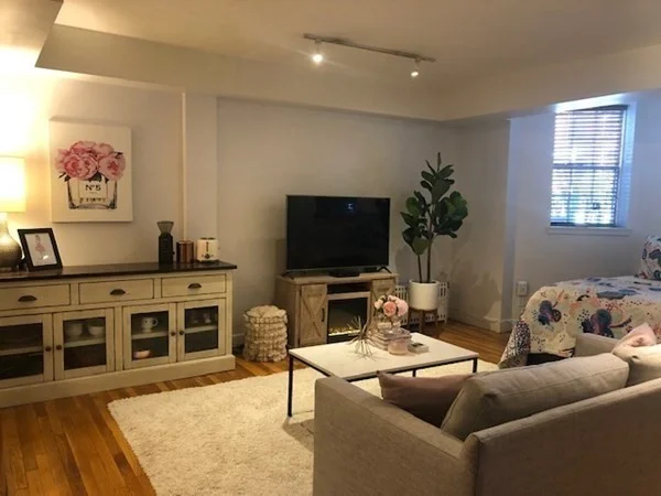Studio bed, 1 bath apartment for rent at 236 Beacon St Unit 1A, Back Bay — photo 6 of 10