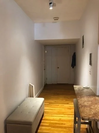 Studio bed, 1 bath apartment for rent at 236 Beacon St Unit 1A, Back Bay — photo 4 of 10
