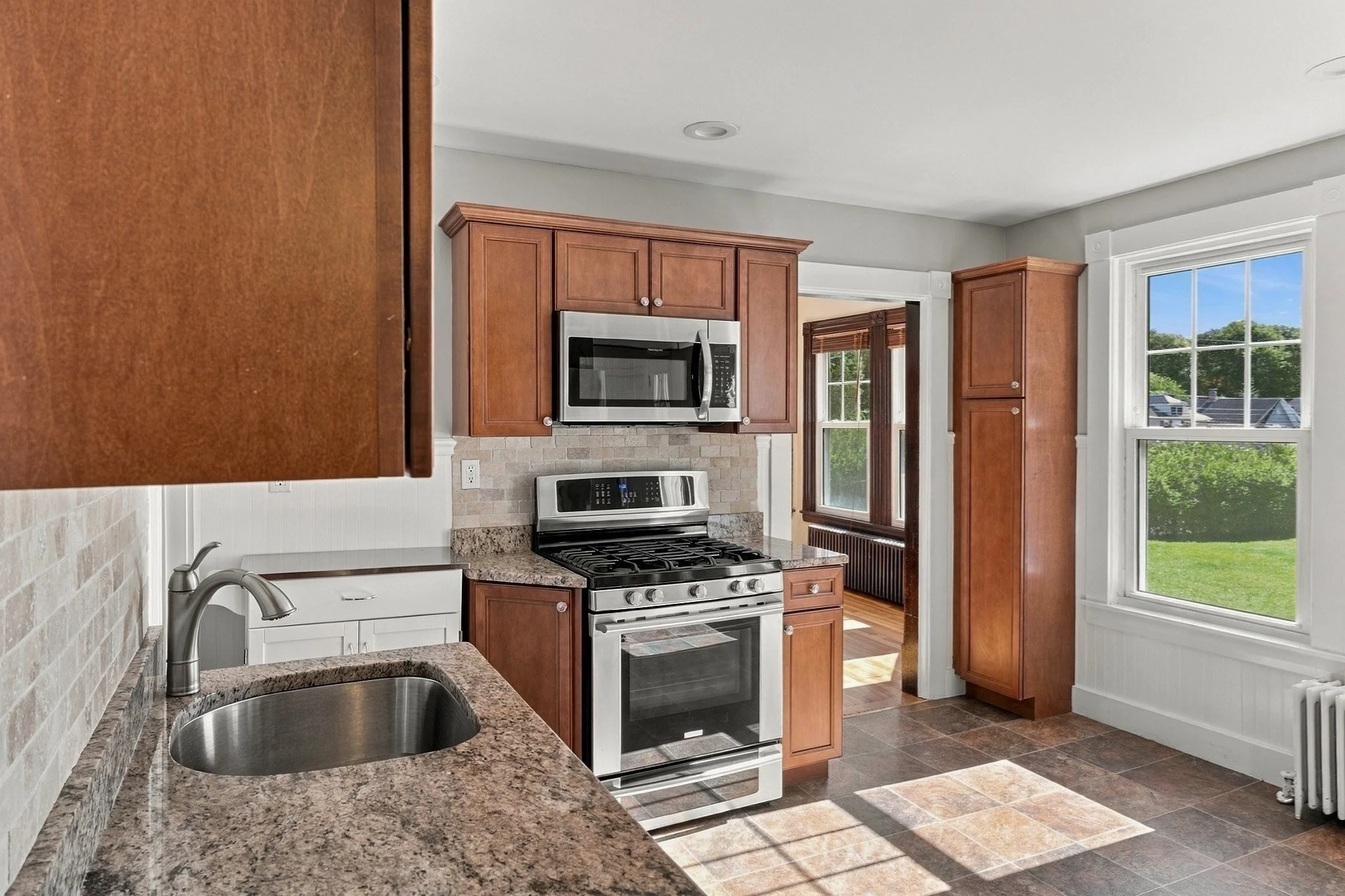 2 bed, 1 bath apartment for rent at 236 Bolton St Unit 1, Marlborough — photo 3 of 24