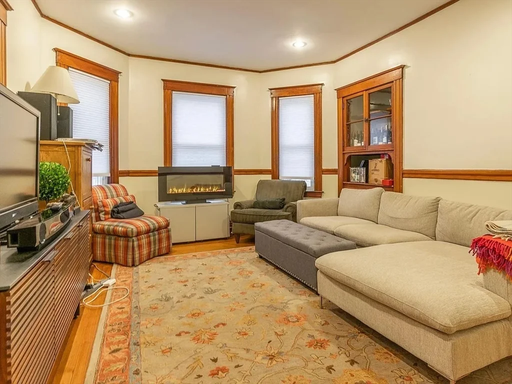 4 bed, 2 bath apartment for rent at 236 Concord Ave Unit 2, Observatory Hill — photo 3 of 12