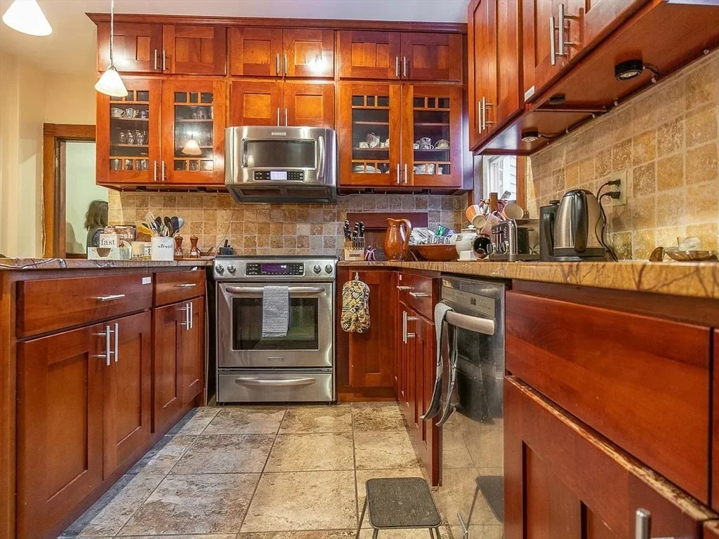4 bed, 2 bath apartment for rent at 236 Concord Ave Unit 2, Observatory Hill — photo 2 of 12