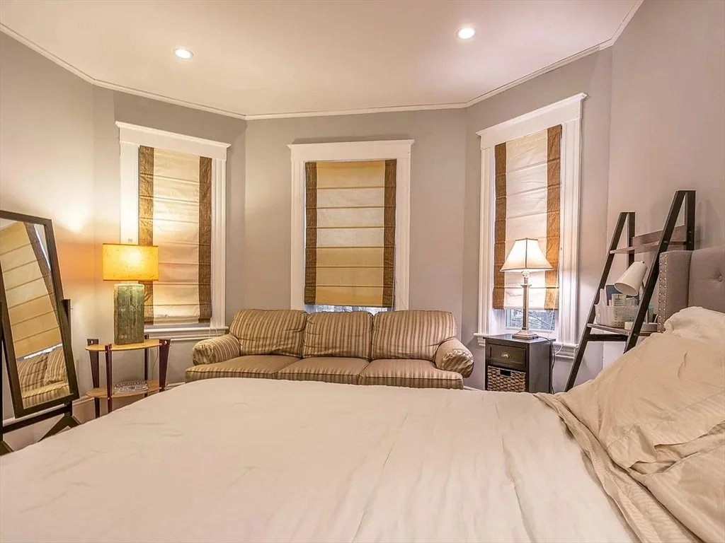 4 bed, 2 bath apartment for rent at 236 Concord Ave Unit 2, Observatory Hill — photo 8 of 12