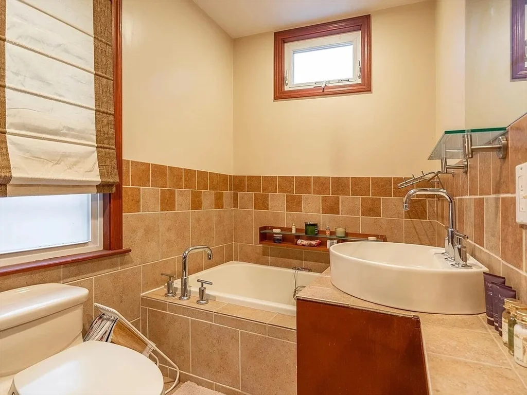 4 bed, 2 bath apartment for rent at 236 Concord Ave Unit 2, Observatory Hill — photo 5 of 12