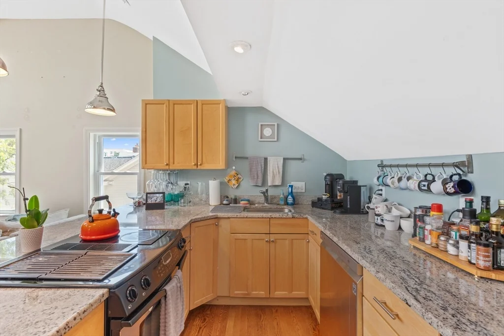 3 bed, 2 bath apartment for rent at 236 Gold St Unit 2, South Boston — photo 3 of 16