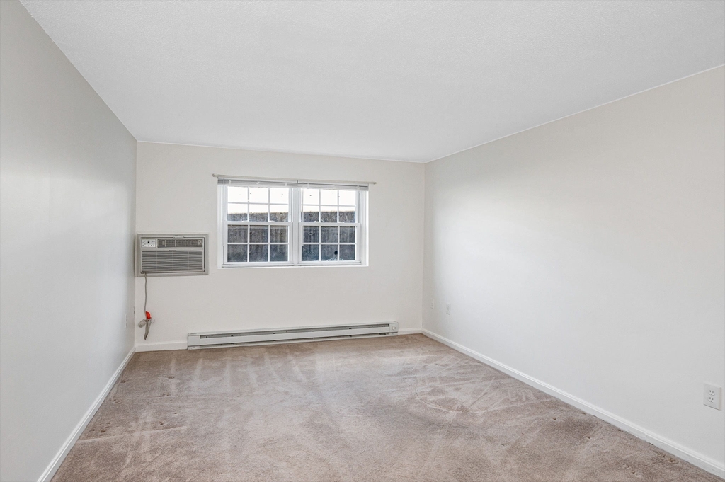 1 bed, 1 bath apartment for rent at 236 Low St Unit 6, Newburyport — photo 4 of 14