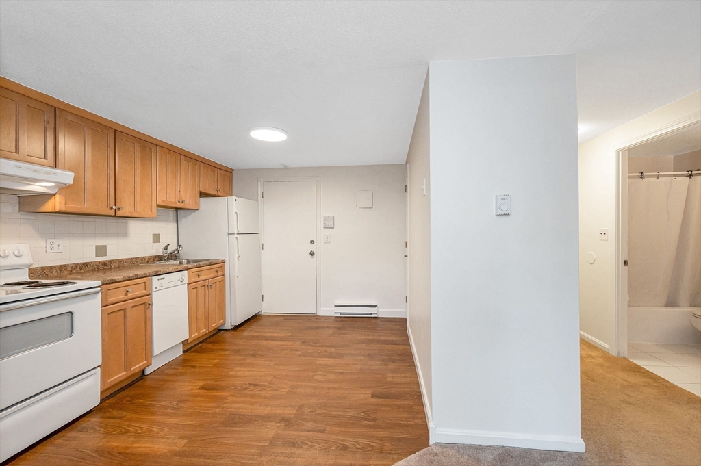 1 bed, 1 bath apartment for rent at 236 Low St Unit 6, Newburyport — photo 6 of 14