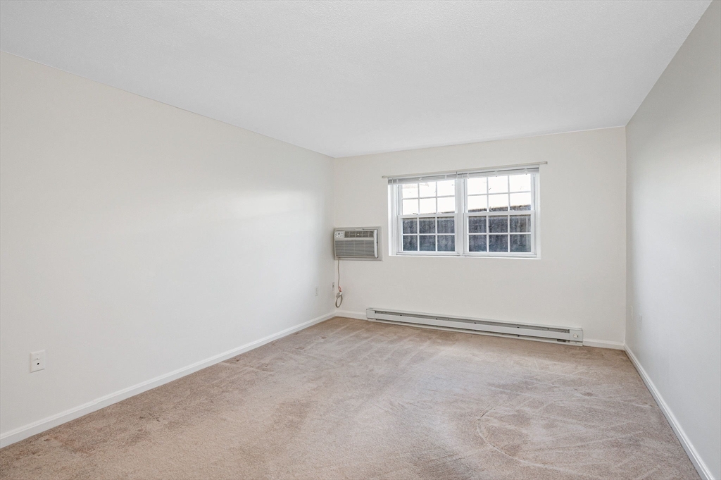 1 bed, 1 bath apartment for rent at 236 Low St Unit 6, Newburyport — photo 5 of 14