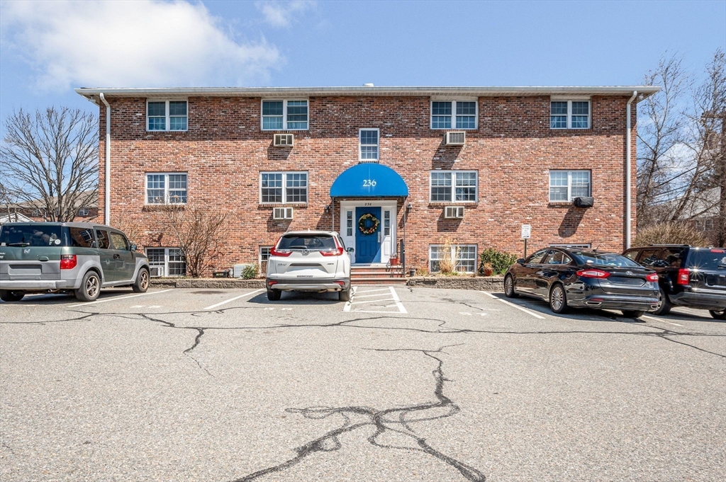 1 bed, 1 bath apartment for rent at 236 Low St Unit 6, Newburyport — photo 14 of 14