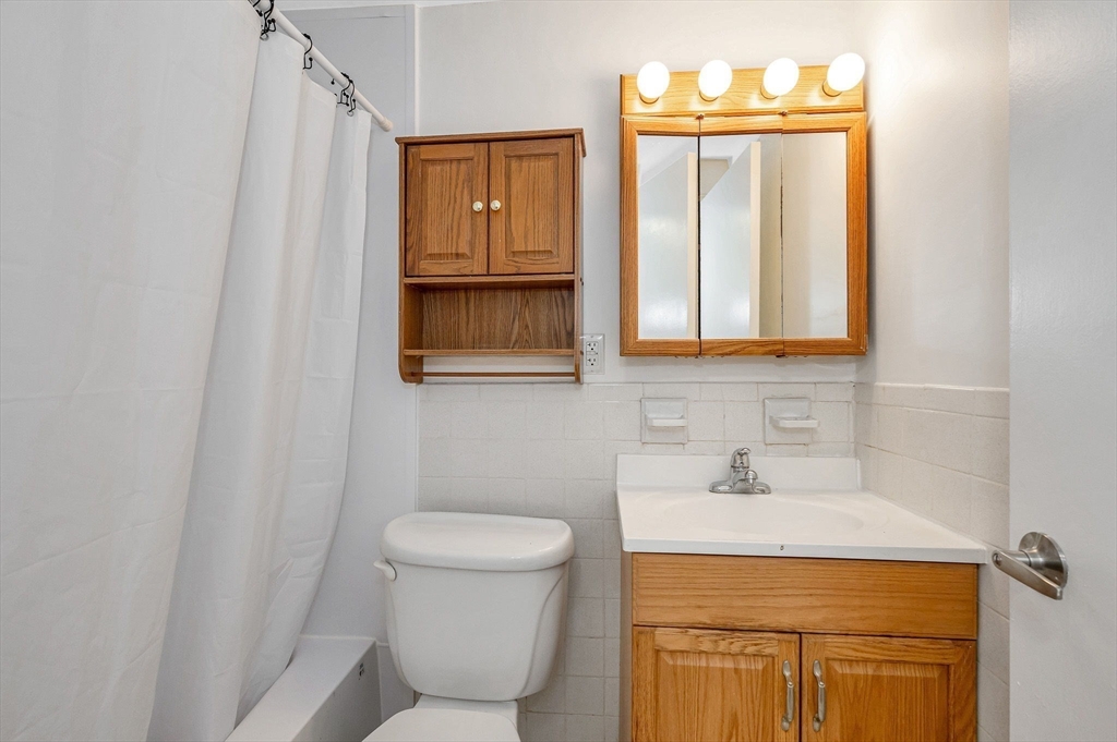 1 bed, 1 bath apartment for rent at 236 Low St Unit 6, Newburyport — photo 11 of 14