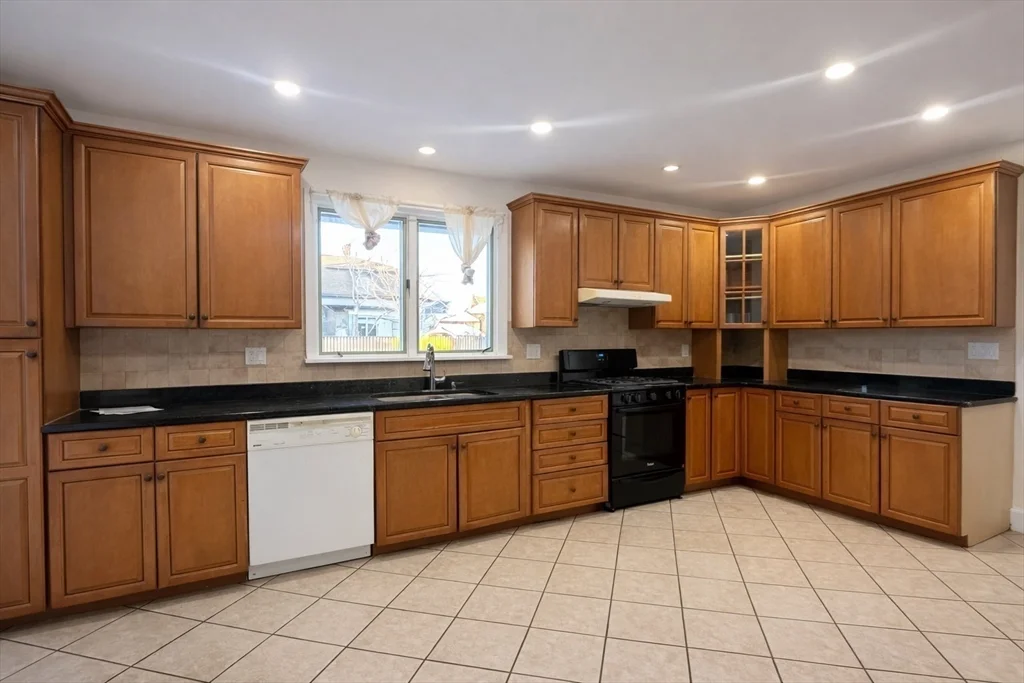 5 bed, 2 bath apartment for rent at 236 Madison Unit 236, Malden — photo 5 of 20