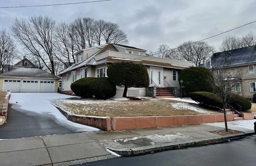 5 bed, 2 bath apartment for rent at 236 Madison Unit 236, Malden — photo 2 of 20