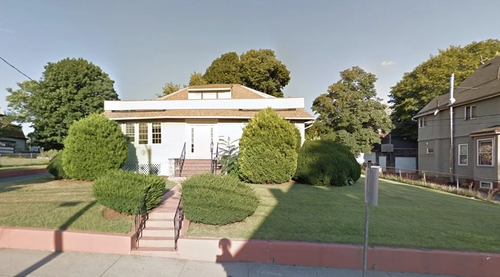 5 bed, 2 bath apartment for rent at 236 Madison Unit 236, Malden — photo 1 of 20