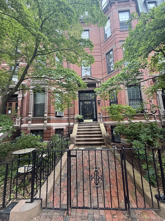 2 bed, 2 bath apartment for rent at 236 Marlborough St Unit 4, Back Bay — photo 28 of 28