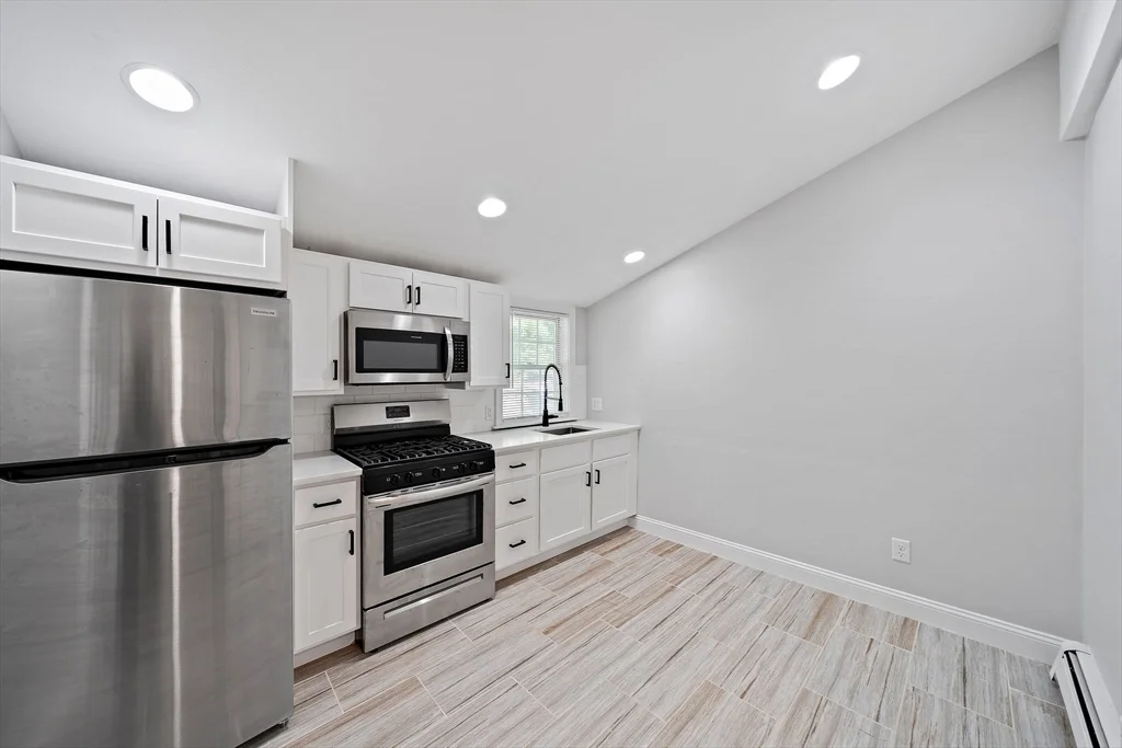 1 bed, 1 bath apartment for rent at 236 Neponset St Unit 1, Canton — photo 4 of 19
