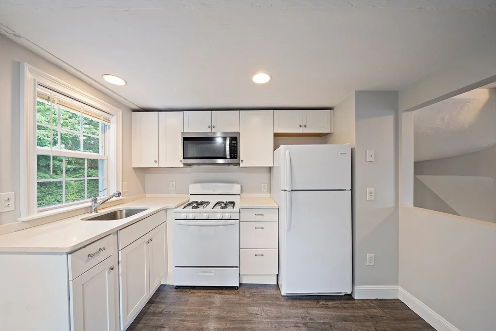 2 bed, 1 bath apartment for rent at 236 Neponset St Unit 2, Canton — photo 3 of 27