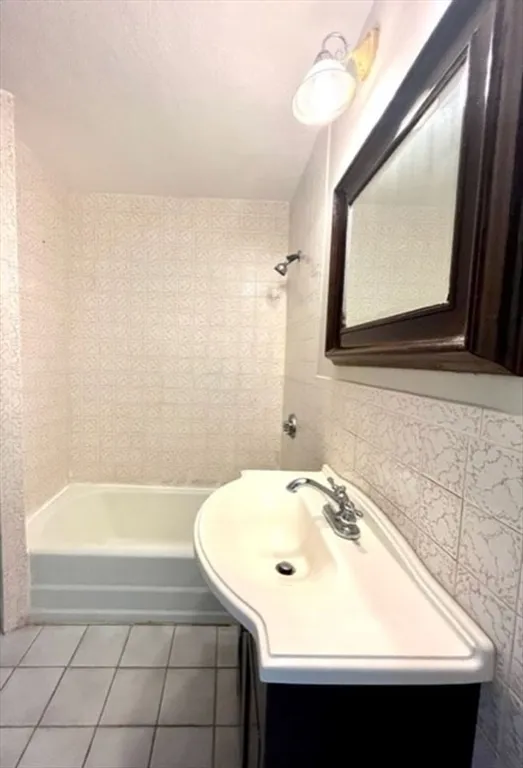 1 bed, 1 bath apartment for rent at 236 Princeton St Unit 1, East Boston — photo 4 of 5