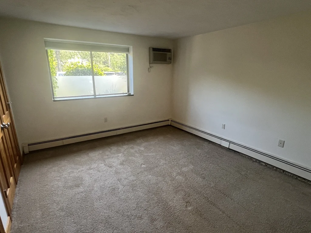 1 bed, 1 bath apartment for rent at 2360 Commonwealth Ave Unit 1-2, Auburndale — photo 10 of 12