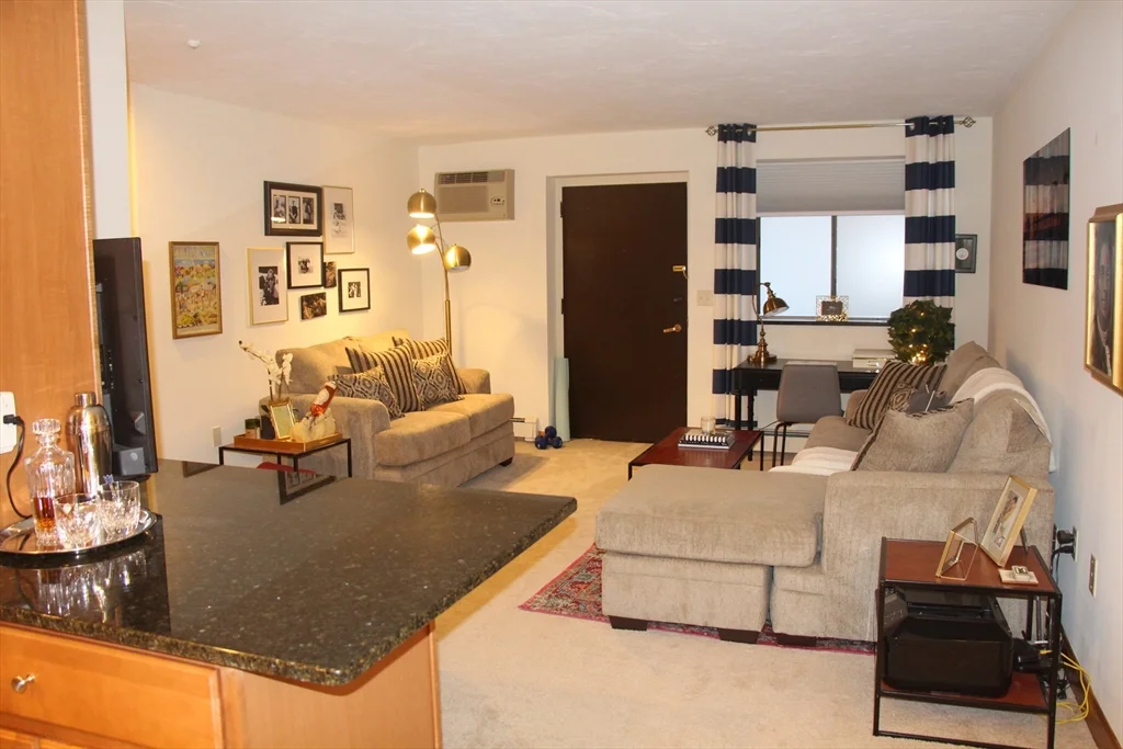 1 bed, 1 bath apartment for rent at 2360 Commonwealth Ave Unit 1-2, Auburndale — photo 2 of 7