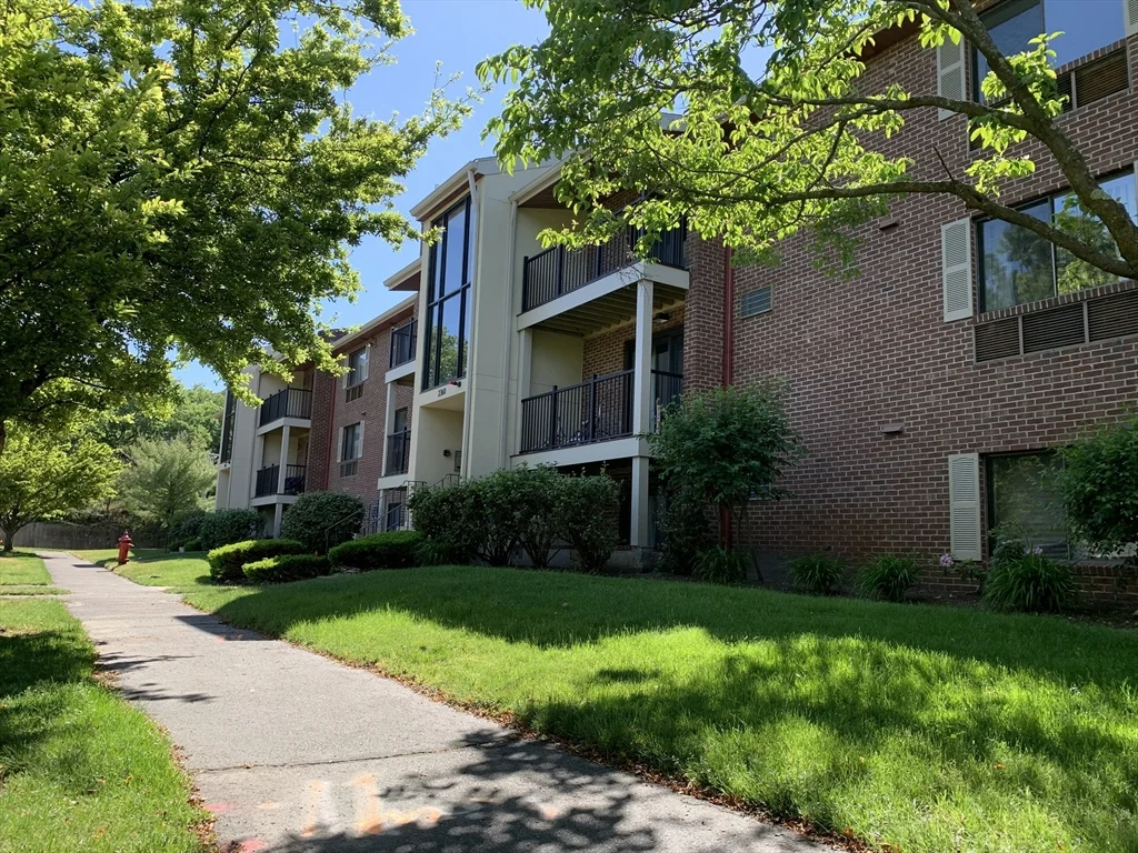 1 bed, 1 bath apartment for rent at 2360 Commonwealth Ave Unit 1-2, Auburndale