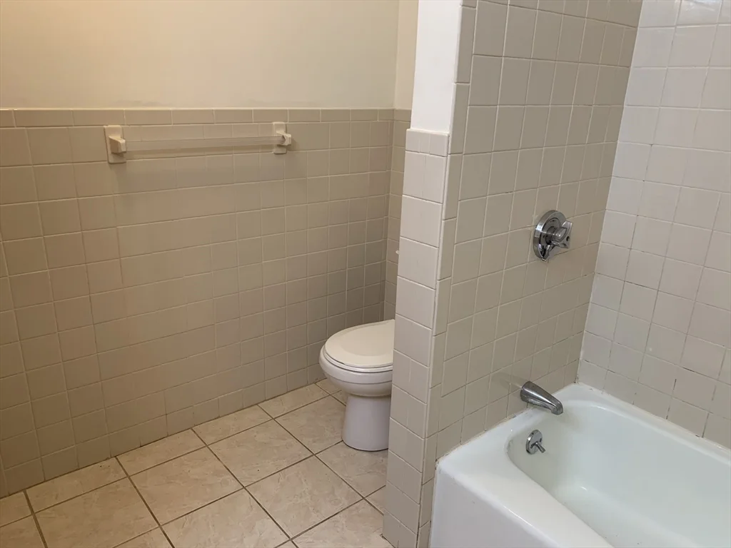 2 bed, 1 bath apartment for rent at 2360 Commonwealth Ave Unit 3-4, Newton — photo 9 of 10