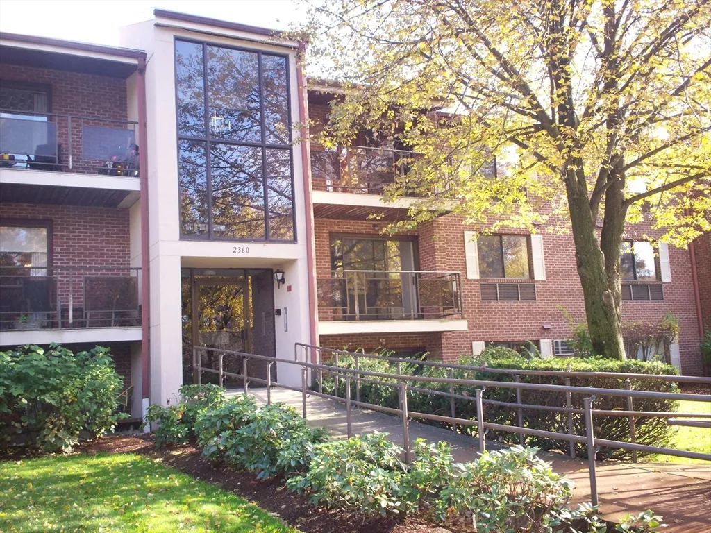 2 bed, 1 bath apartment for rent at 2360 Commonwealth Ave Unit 3-4, Newton — photo 1 of 10