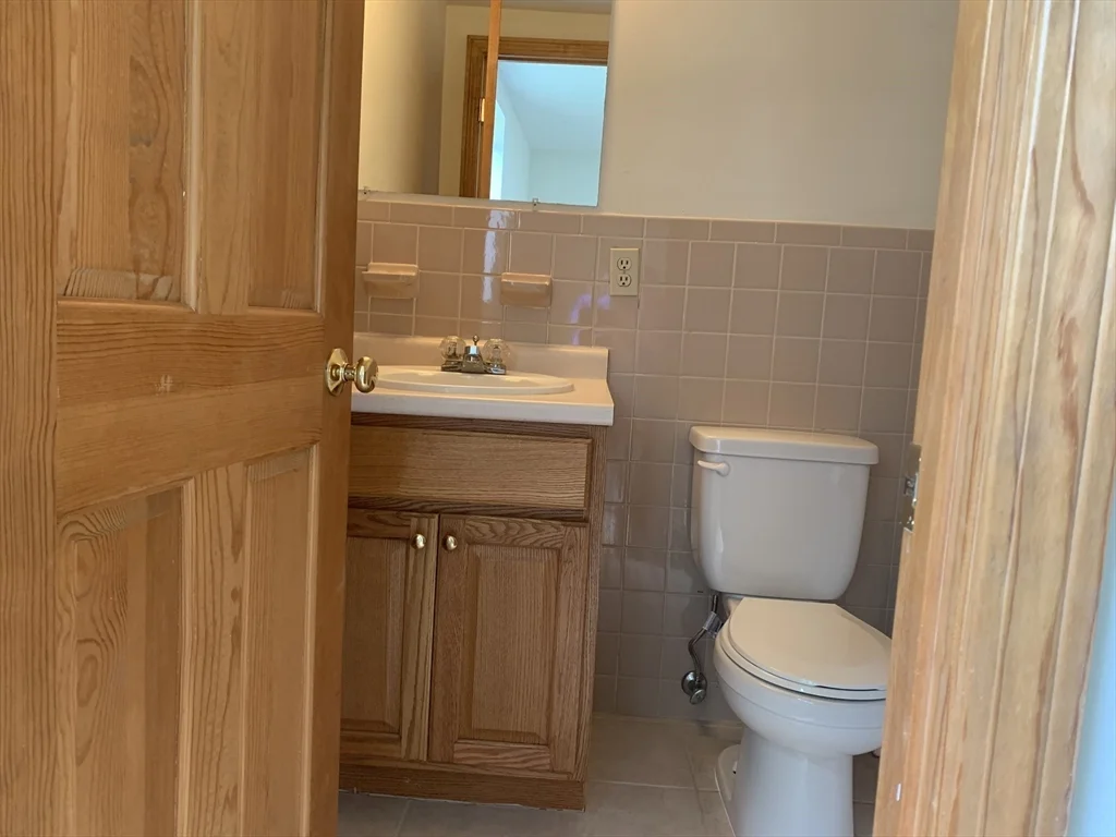2 bed, 1 bath apartment for rent at 2360 Commonwealth Ave Unit 3-4, Newton — photo 7 of 10