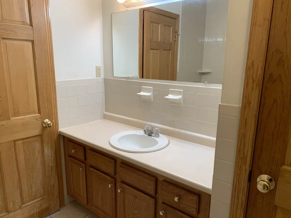 2 bed, 1 bath apartment for rent at 2360 Commonwealth Ave Unit 3-4, Newton — photo 8 of 10