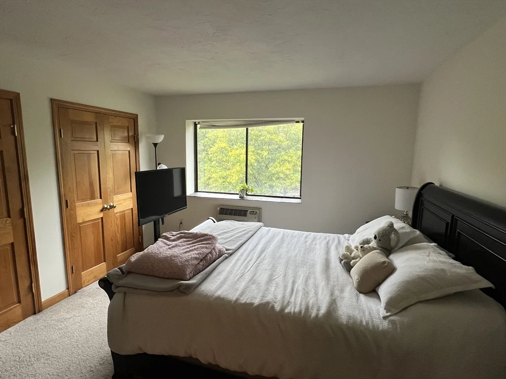 1 bed, 1 bath apartment for rent at 2366 Commonwealth Ave Unit 1-3, Newton — photo 6 of 7