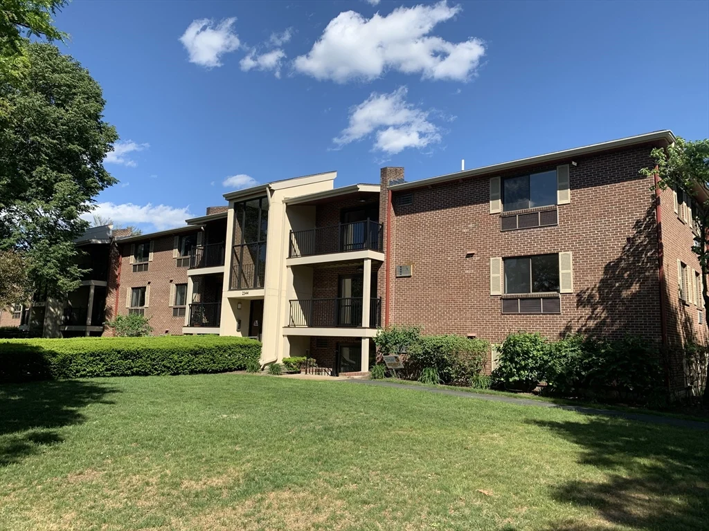 1 bed, 1 bath apartment for rent at 2366 Commonwealth Ave Unit 1-3, Newton — photo 1 of 7