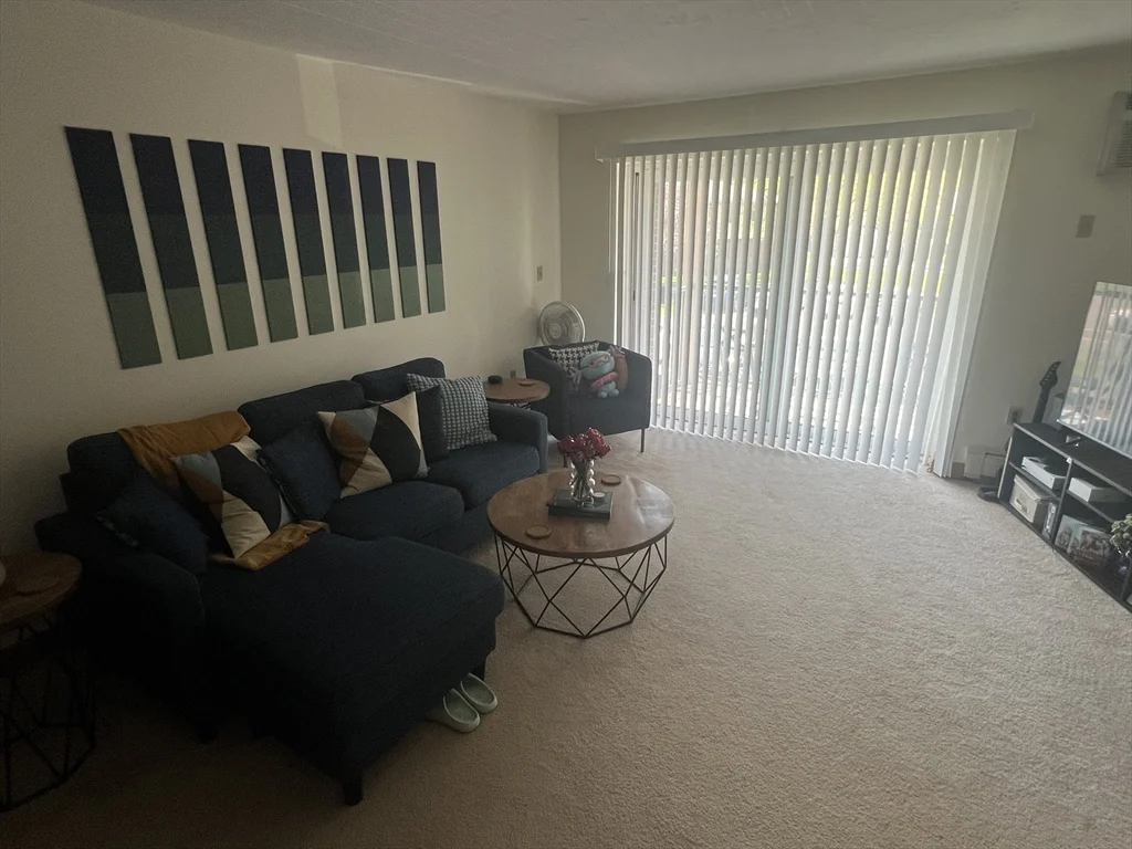1 bed, 1 bath apartment for rent at 2366 Commonwealth Ave Unit 1-4, Auburndale — photo 2 of 7