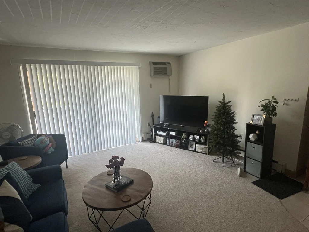 1 bed, 1 bath apartment for rent at 2366 Commonwealth Ave Unit 1-4, Auburndale