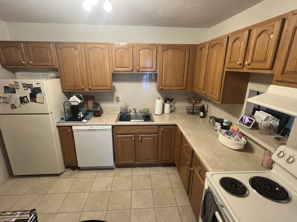 1 bed, 1 bath apartment for rent at 2366 Commonwealth Ave Unit 1-4, Auburndale — photo 5 of 7