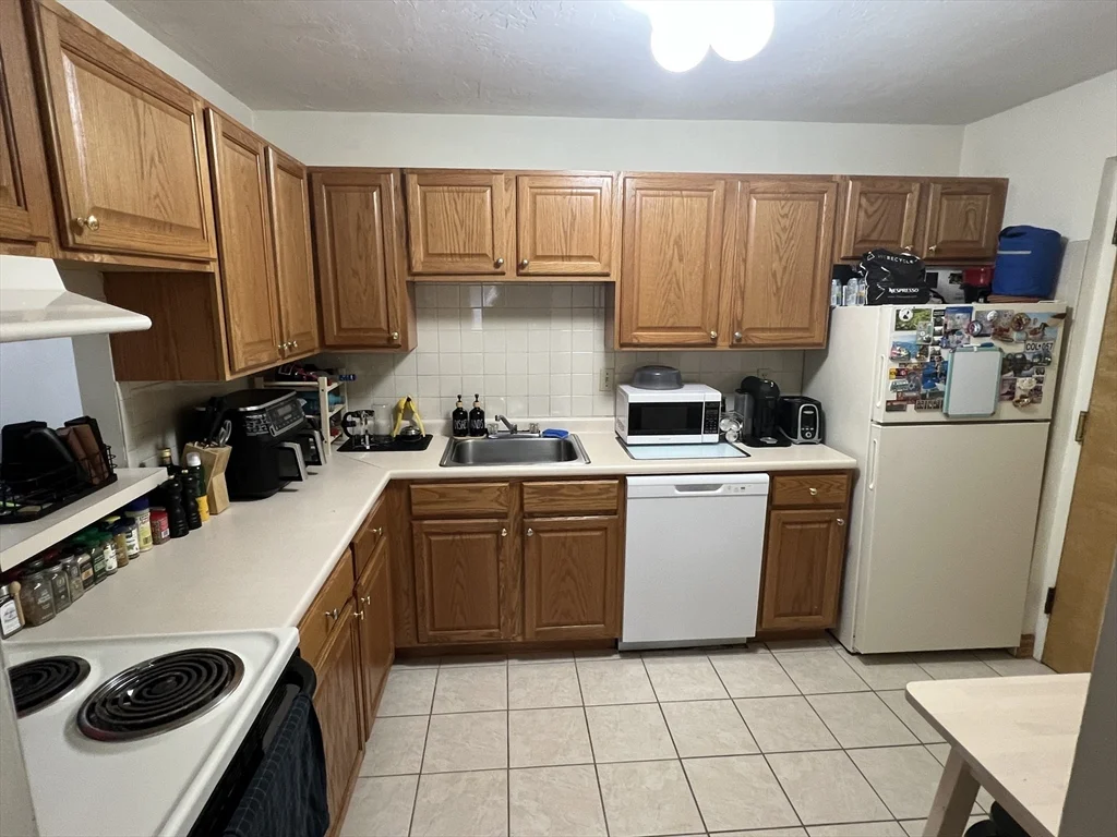 1 bed, 1 bath apartment for rent at 2366 Commonwealth Ave Unit 2-3, Auburndale — photo 4 of 6
