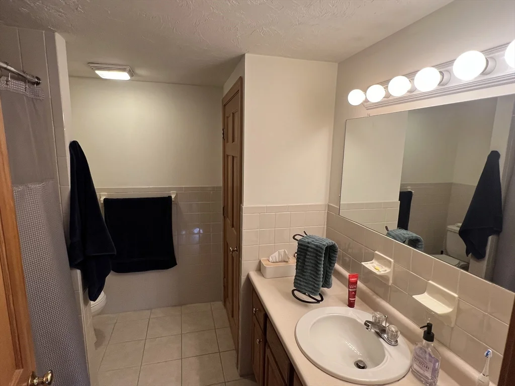 1 bed, 1 bath apartment for rent at 2366 Commonwealth Ave Unit 2-3, Auburndale — photo 5 of 6