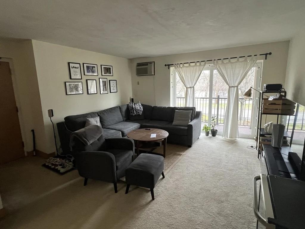 1 bed, 1 bath apartment for rent at 2366 Commonwealth Ave Unit 2-3, Auburndale