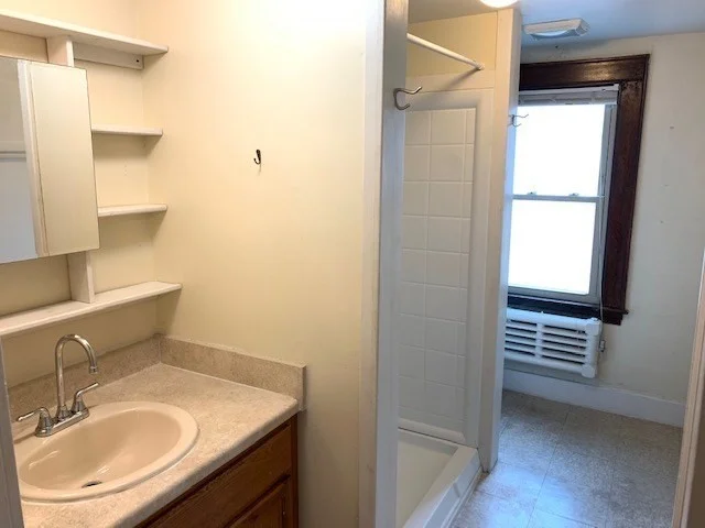4 bed, 1 bath apartment for rent at 237 Bridge St Unit N/A, Northampton — photo 12 of 14
