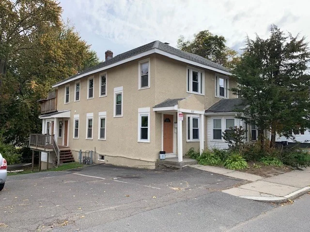 4 bed, 1 bath apartment for rent at 237 Bridge St Unit N/A, Northampton — photo 1 of 14