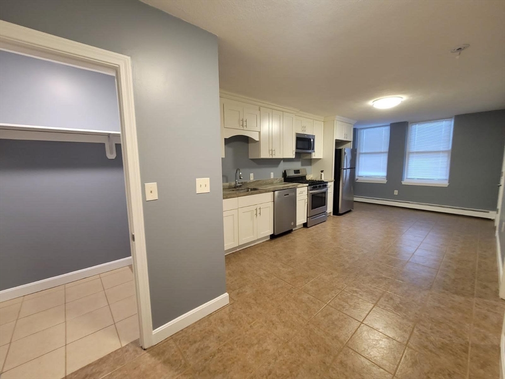 3 bed, 1 bath apartment for rent at 237 Chestnut St Unit 3, Chelsea — photo 2 of 10