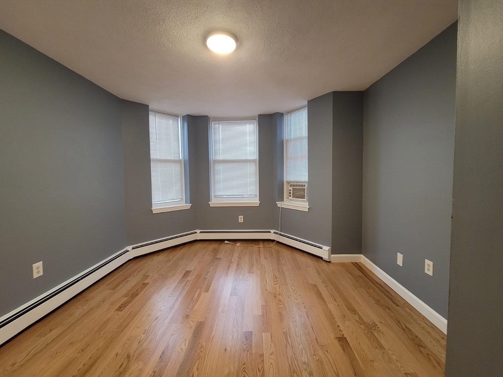 3 bed, 1 bath apartment for rent at 237 Chestnut St Unit 3, Chelsea — photo 8 of 10
