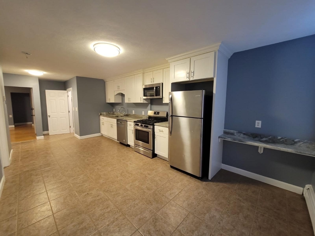 3 bed, 1 bath apartment for rent at 237 Chestnut St Unit 3, Chelsea — photo 3 of 10