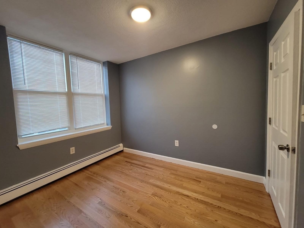 3 bed, 1 bath apartment for rent at 237 Chestnut St Unit 3, Chelsea — photo 6 of 10