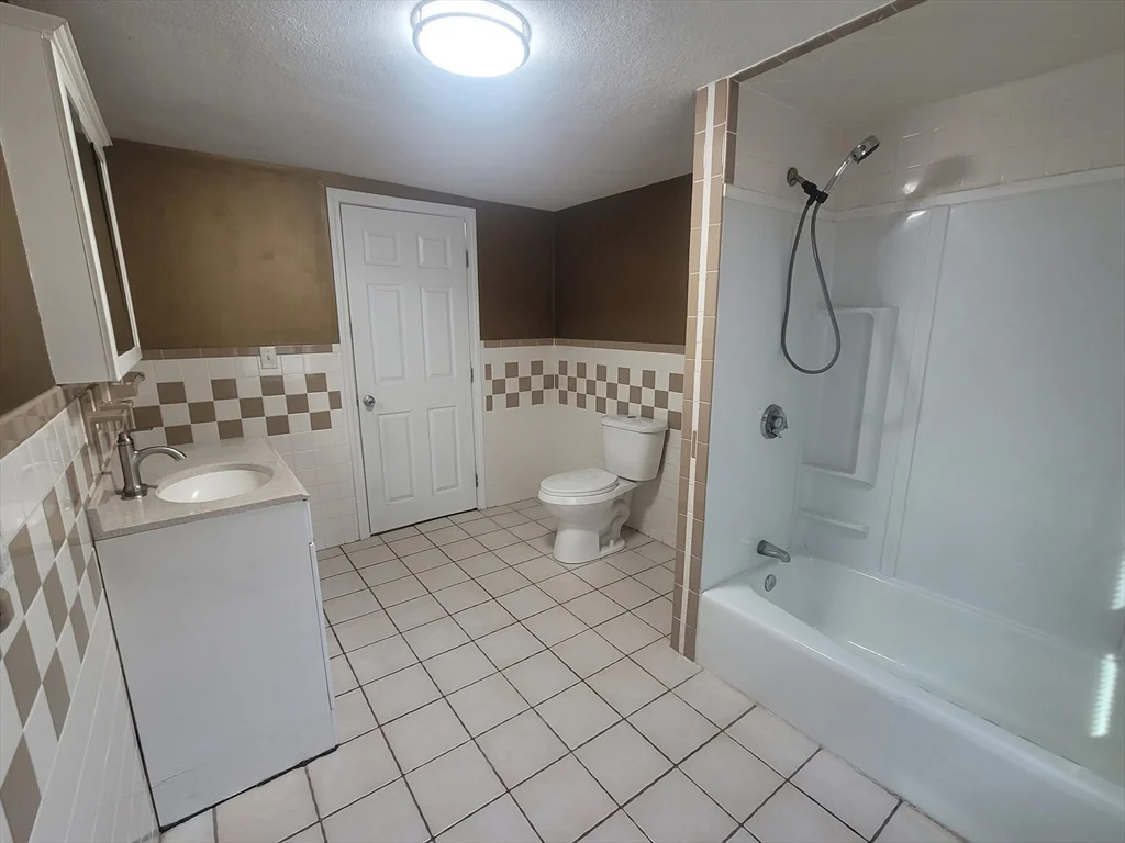 2 bed, 1 bath apartment for rent at 237 Colburn St Unit 237, Dedham — photo 13 of 16
