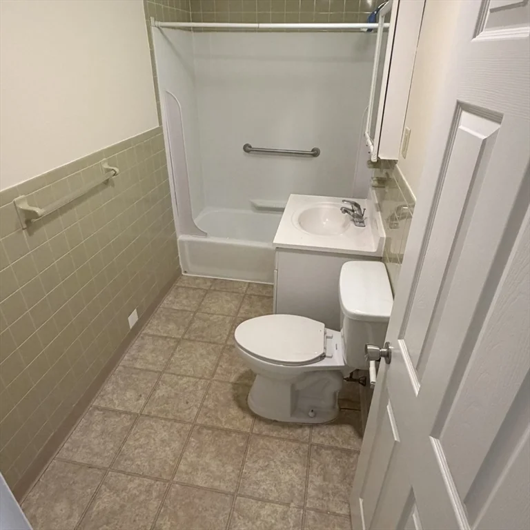 1 bed, 1 bath apartment for rent at 237 Garden St Unit 243-8, Neighborhood Nine — photo 7 of 9