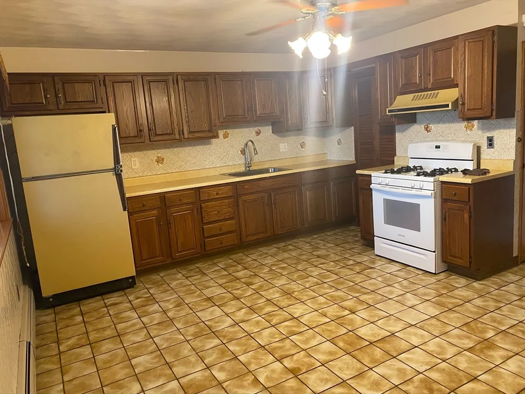 1 bed, 1 bath apartment for rent at 237 Lexington St Unit 3, East Boston — photo 5 of 13
